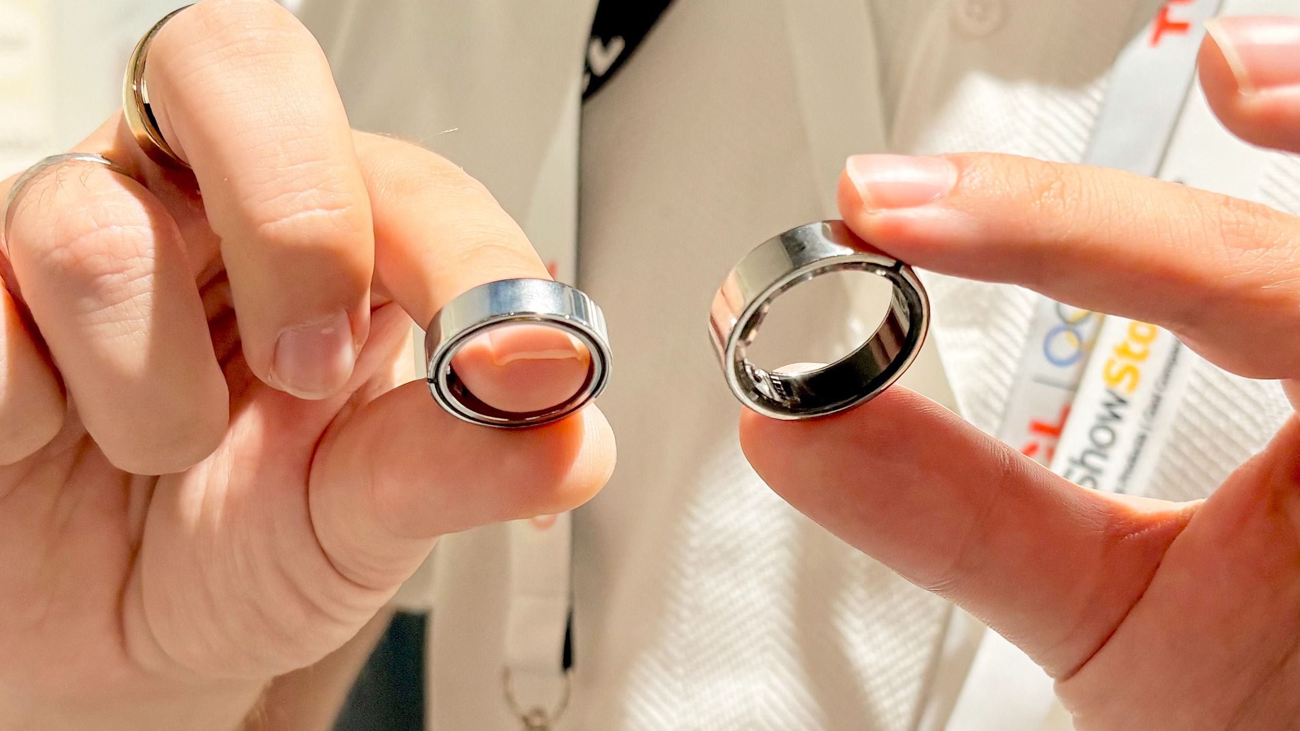 Circular Ring 3 Pro / Slim — ring worn on the finger
