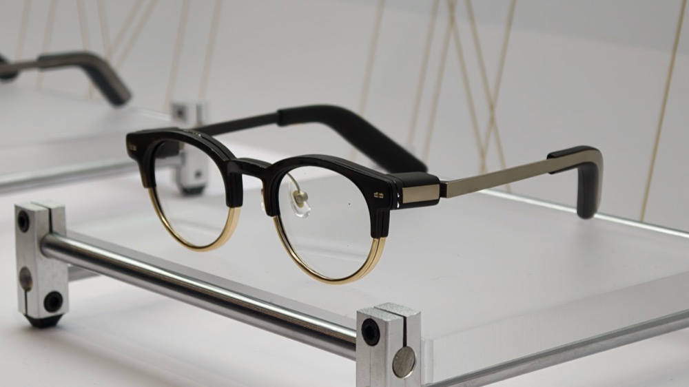 XGIMI MemoMind One — glasses worn on the face