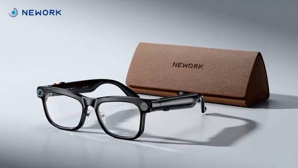 Nework Insight AI Smart Glasses — glasses worn on the face